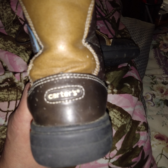 Carter's boys snow boots size 9 - Picture 2 of 2